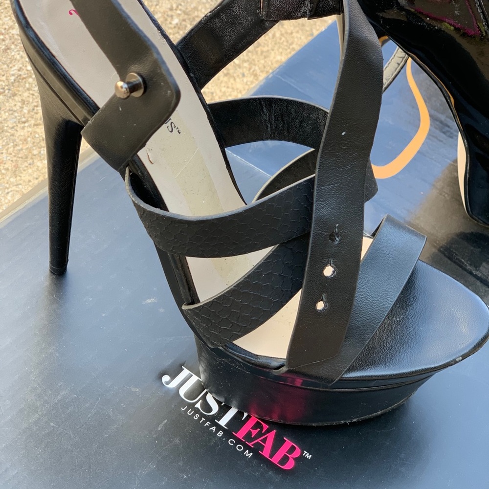 Sz 10 Blk Stiletto sandals fromJust Fab worn once.